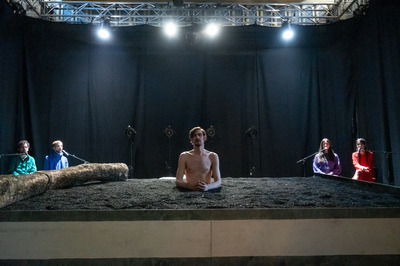 Jelenet az előadásból - © theater.hu - Ilovszky  Béla